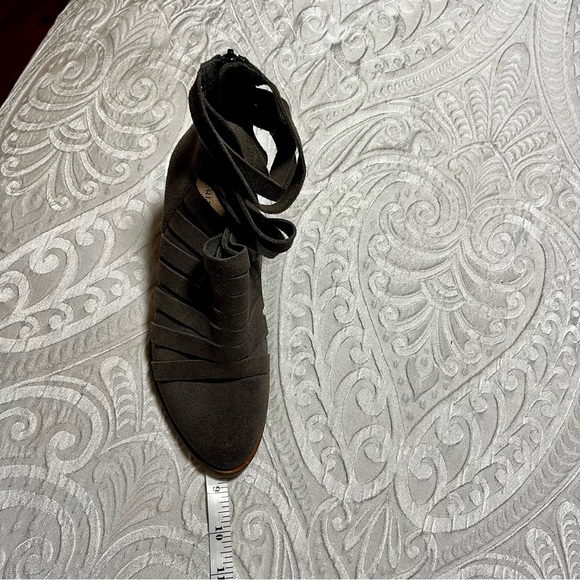 Chinese Laundry Suede bootie boots. Size 6. Taupe color. - Picture 12 of 15